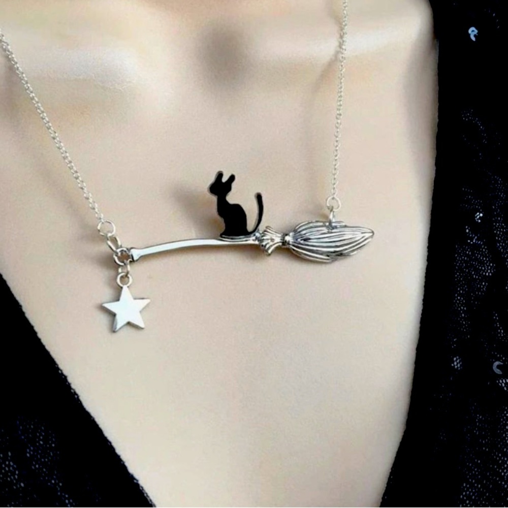 Every witch needs a black cat!